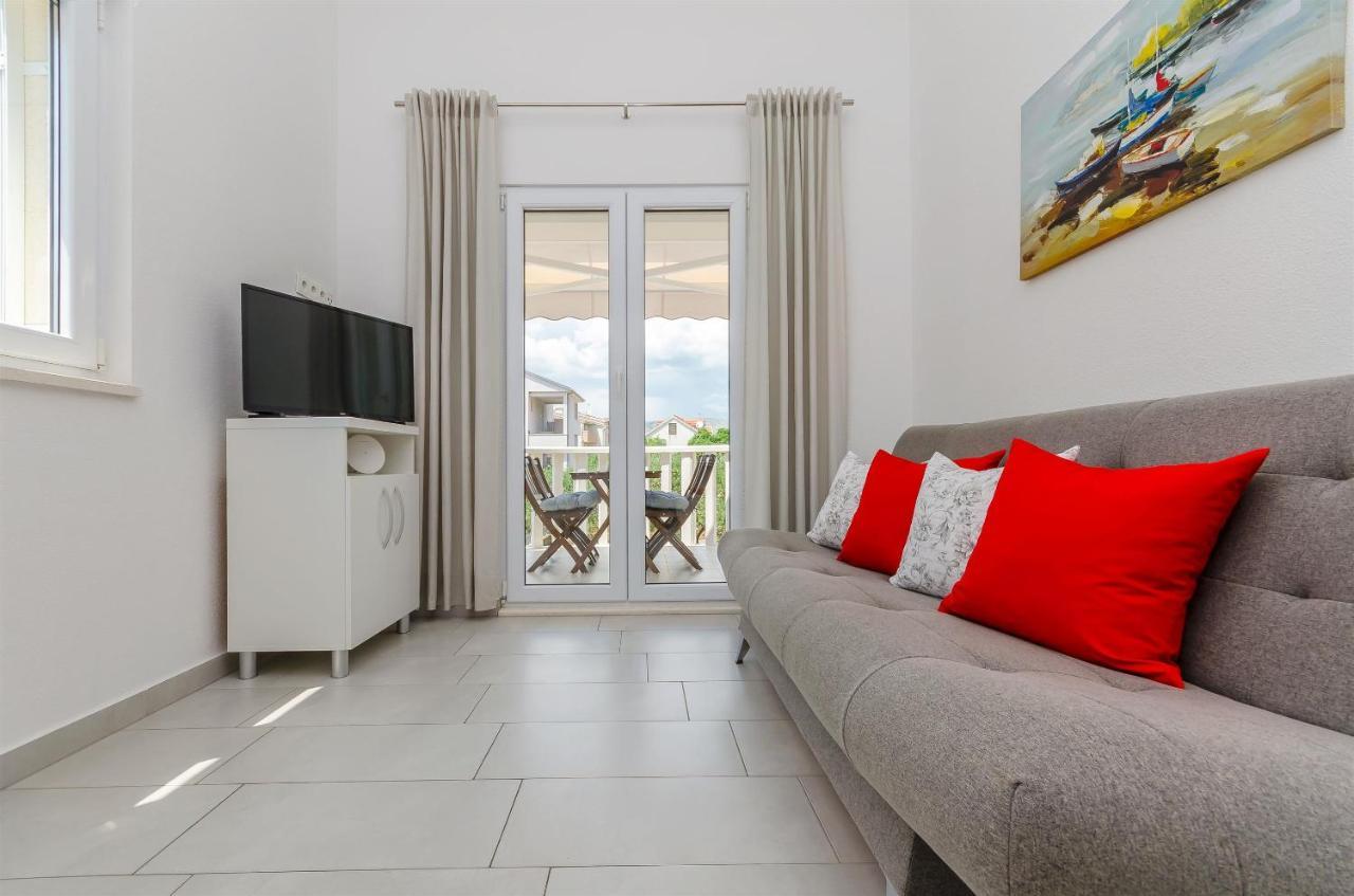 Apartments And Room Maestral Trogir Eksteriør bilde