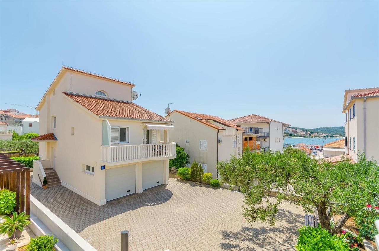 Apartments And Room Maestral Trogir Eksteriør bilde