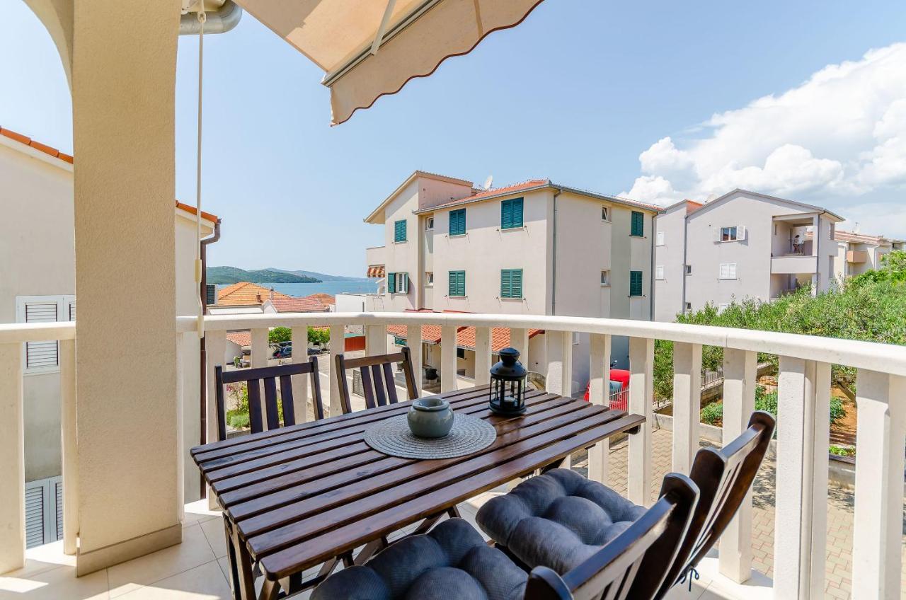 Apartments And Room Maestral Trogir Eksteriør bilde