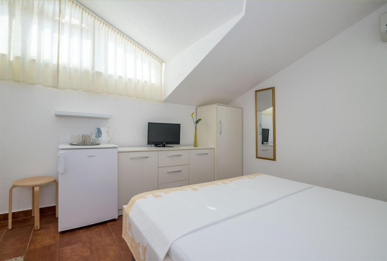 Apartments And Room Maestral Trogir Eksteriør bilde